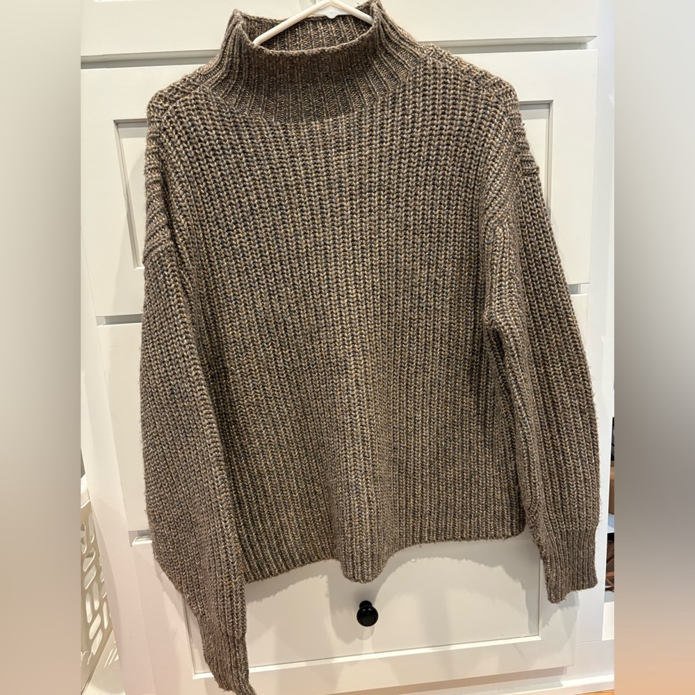 Ann Taylor Women's medium Turtleneck Sweater - Gold